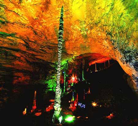 長沙出發(fā)到溶洞奇觀黃龍洞、天門山、玻璃棧道、鳳凰古城九景往返三日游